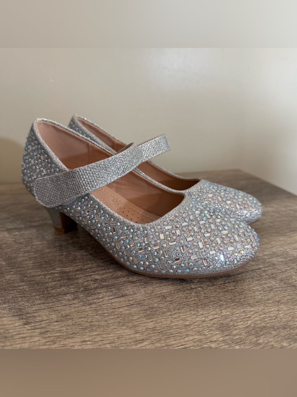 Fabulous Sparkly Dress Shoes Kids Size 2 Silver Small Heel Wedding Dance Photos